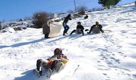 İlk Kar Düştü Okullar Tatil Edildi