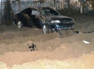 Otomobil toprağa gömüldü: 2 yaralı