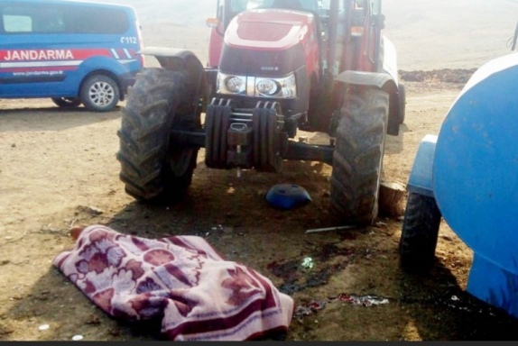 Traktörün altında kalan kişi yaşamını yitirdi
