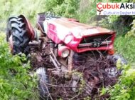 Gençlerin kullandığı traktör devrildi: 1 ölü, 1 yaralı