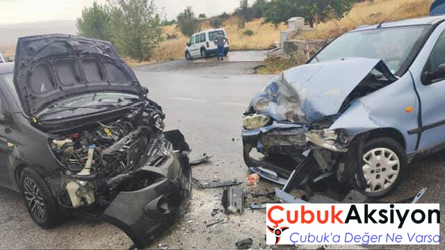 Karagöl yolunda 2 otomobil çarpıştı: 7 yaralı